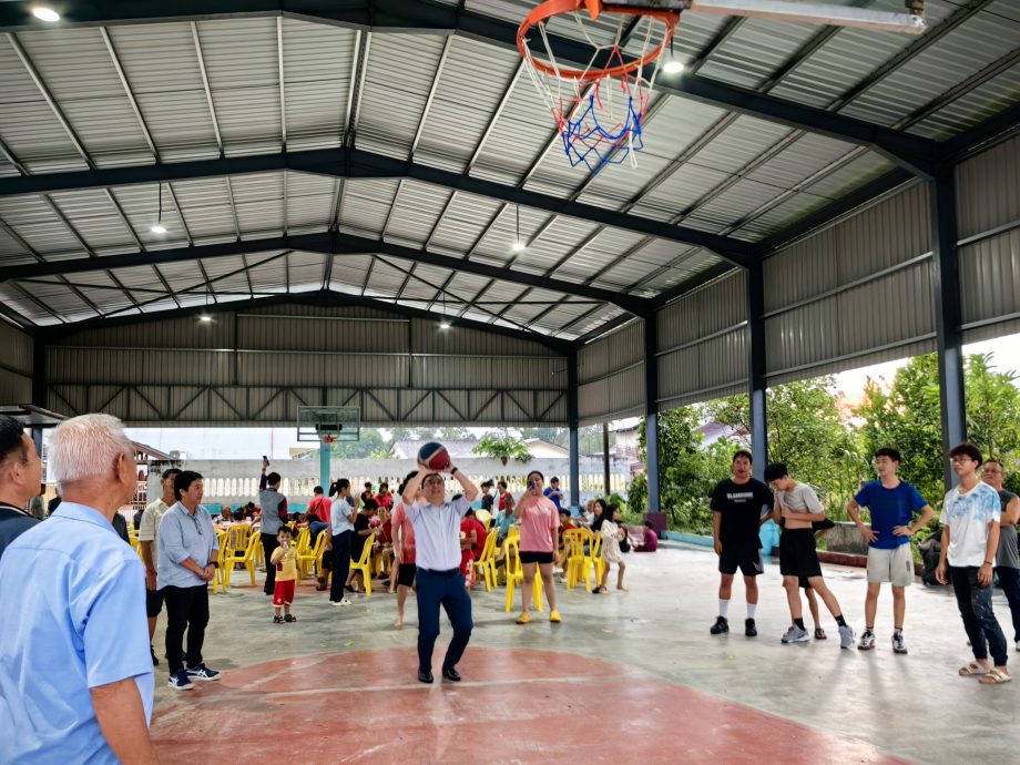 美冷车站新村有盖篮球场提升完工 郑立慷吁民众爱护公物