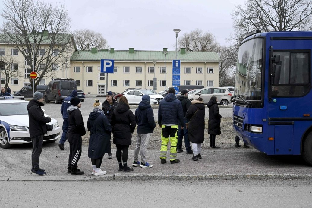  芬兰惊传校园枪击3伤 12岁学生被捕