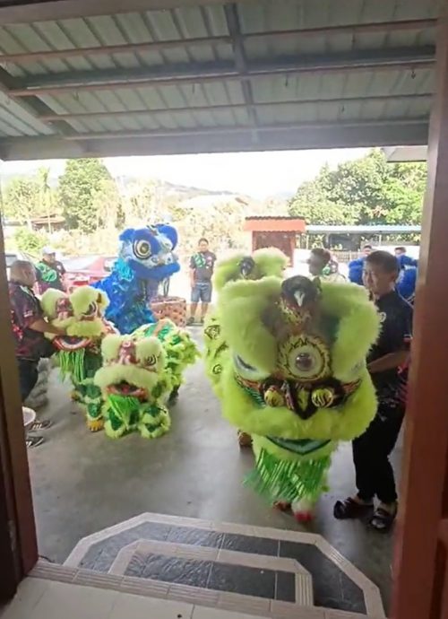 视频| 多元文化之美！舞狮开斋节舞进巫裔社群！