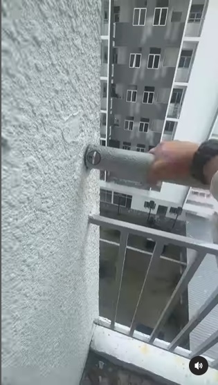 视频| 豆腐渣工程？网民揭新居阳台栏杆松动 墙壁破洞