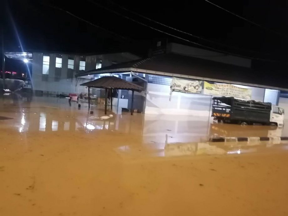 豪雨引發金馬侖甘榜拉惹閃電水災 何子揚籲加速落實應對措施