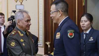 两国防长会晤交换意见   中俄互动维护全球稳定