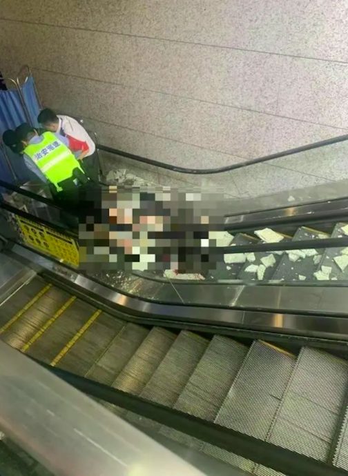 重庆地铁站砖石脱落砸中孕妇　家属：心跳已停2次，胎儿情况未知