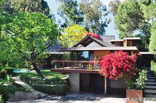 エディソン・チェンはアメリカで3,000万ドルの大邸宅に住んでいて、日本に移住します。 という噂があります 