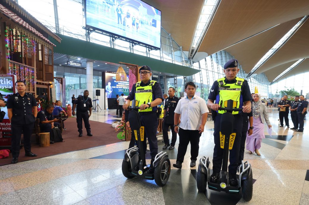 雪大臣机构助力加速巡逻 隆机场警队获电动滑板车