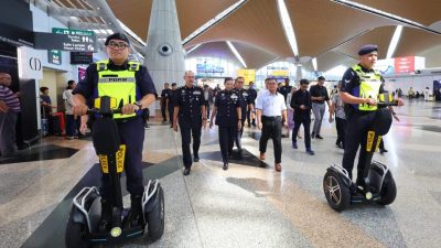 雪大臣机构助力加速巡逻   隆机场警队获电动滑板车