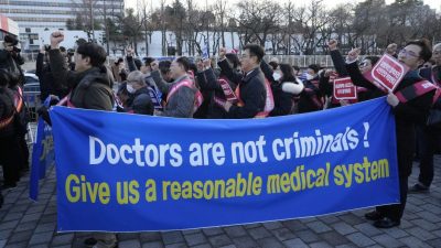 韩国政府让步允医学院自定扩招名额 业界批评权宜之计