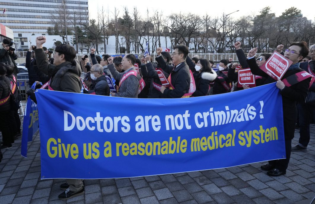 韩国政府让步允医学院自定扩招名额 业界批评权宜之计 