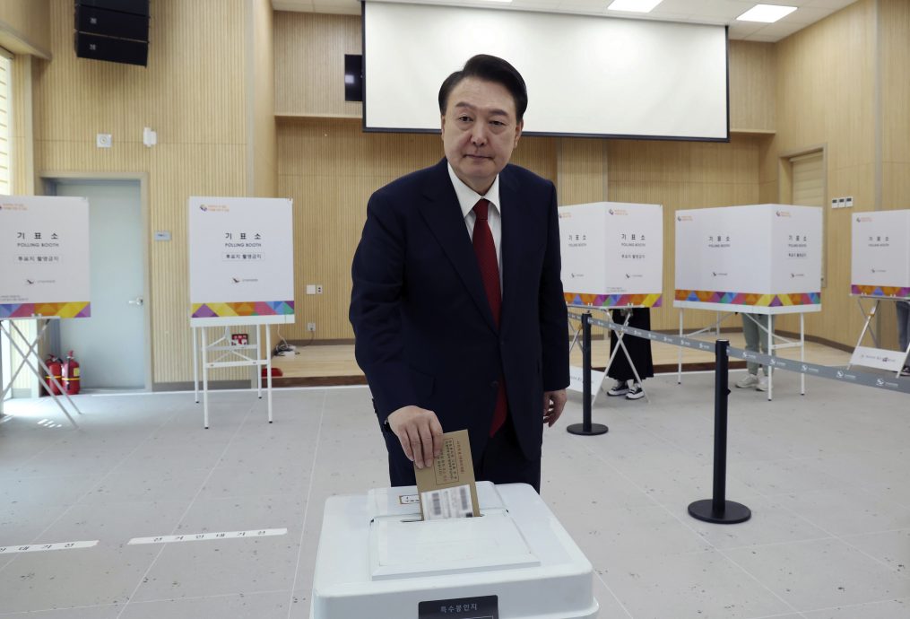 韩国议会选举  支持率跌破40%的尹锡悦提早投票