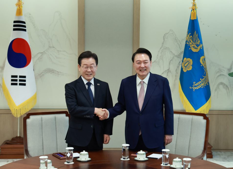 韩总统首次与最大在野党魁会谈 一致同意有必要医改