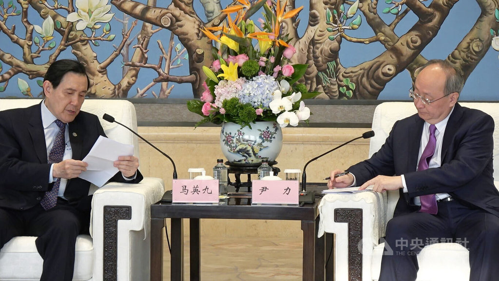 马英九会见北京书记 指九二共识才能搁置两岸争议