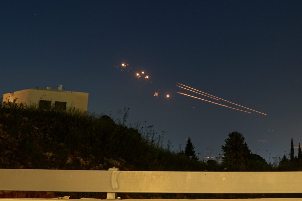黎巴嫩真主党发射数十枚火箭弹 攻击以色列砲兵阵地