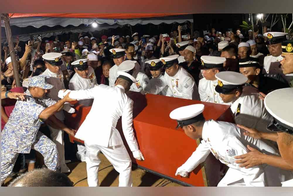 （全国版）吉两海军遗体送回乡安葬