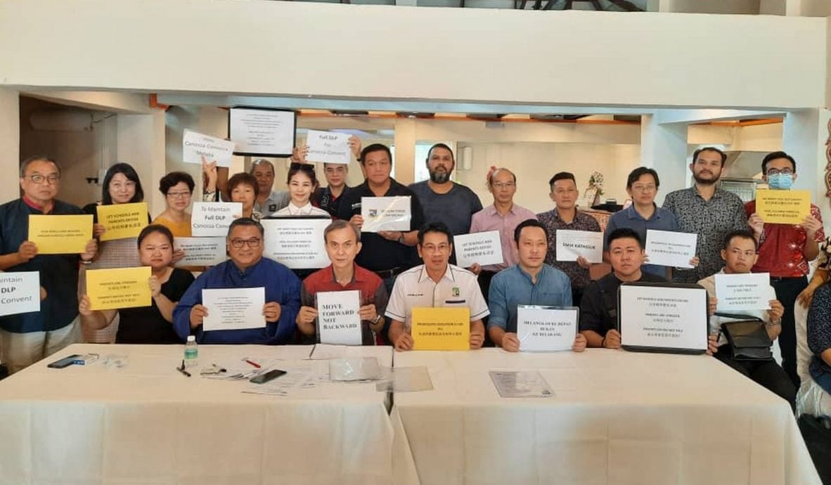 （全国版）马六甲12学校签署反对开设国文数理班备忘录