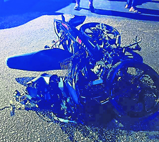 （古城版）19岁摩托骑士与轿车相撞，不幸身亡