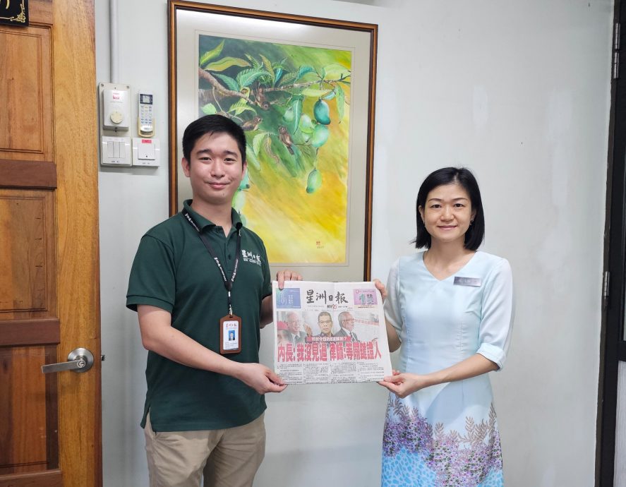 （大北马）王耶宗支持星洲日报学生阅报计划　赞助选区3校“精神粮食”