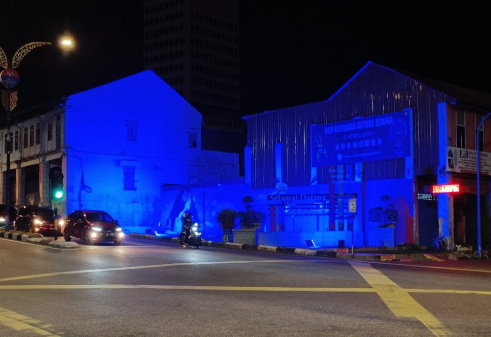 （已签发）柔：昔特自闭儿童培训中心在昔市一建筑物亮起蓝灯，盼公众关注自闭症患者