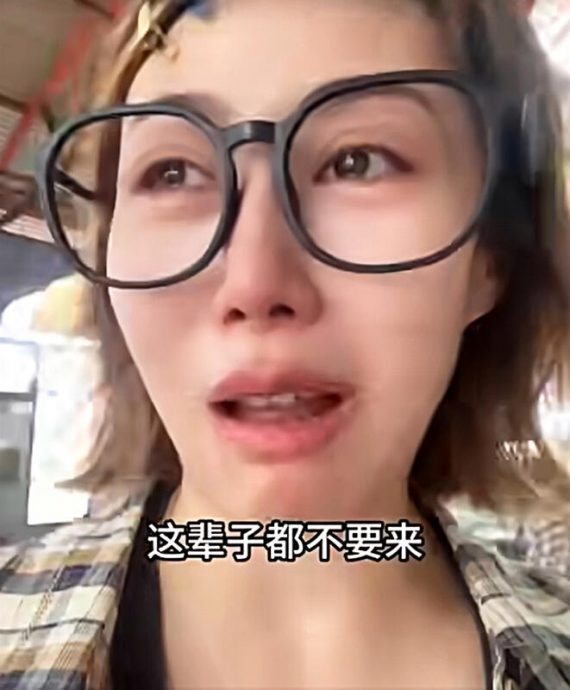 （已簽發）柔：獅城二三事：鴿子出沒食閣  女子嚇哭稱將不再到獅城