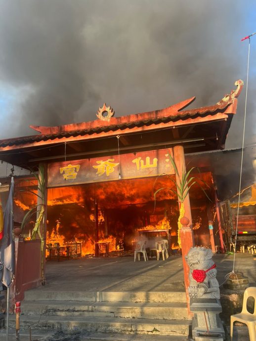 （已签发）柔：銮灵宫发生火灾   庙方损失惨重 