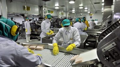 中国首季经济成长5.3%胜预期 制造业强劲带动