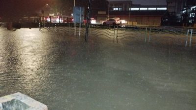 清晨一场豪雨 !  巴生北区中路闪电水灾  交通大瘫痪