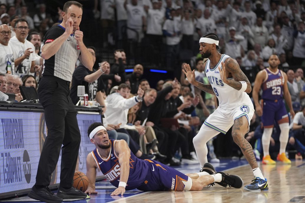NBA季后赛| 太阳客场遭木狼两度射落  布克：还没有被淘汰