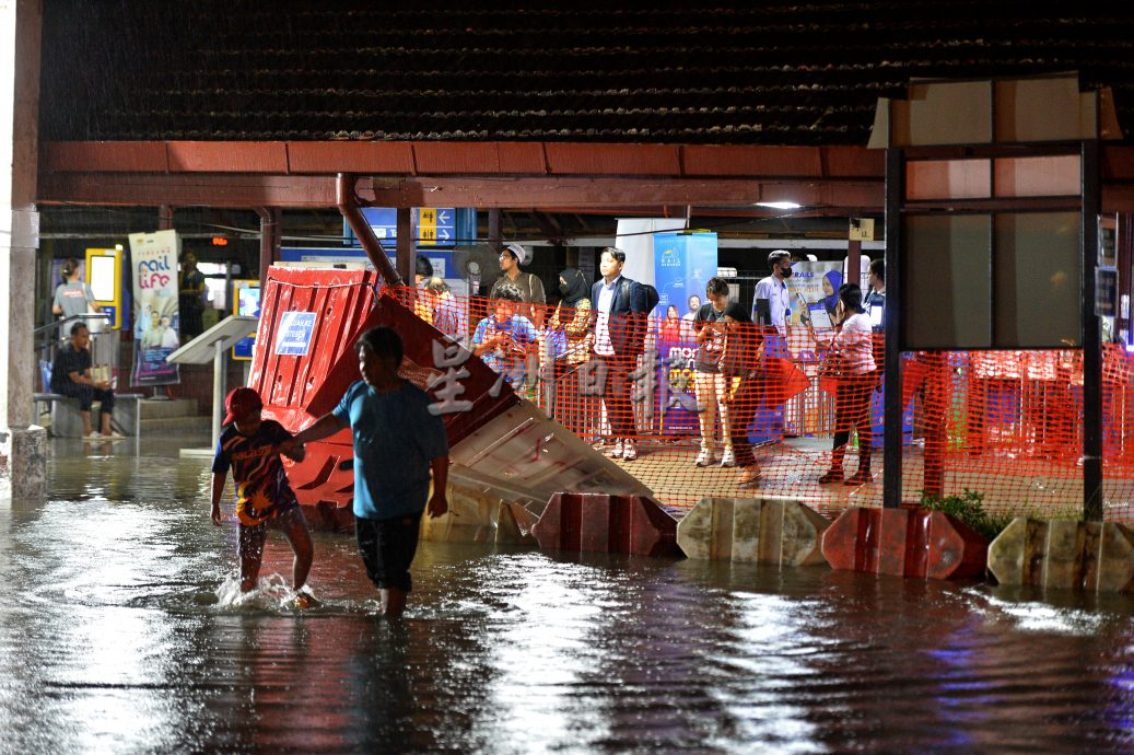 NS芙蓉：大雨导致芙蓉火车站闪电水灾，吉隆坡中环站到芙蓉站花3小时