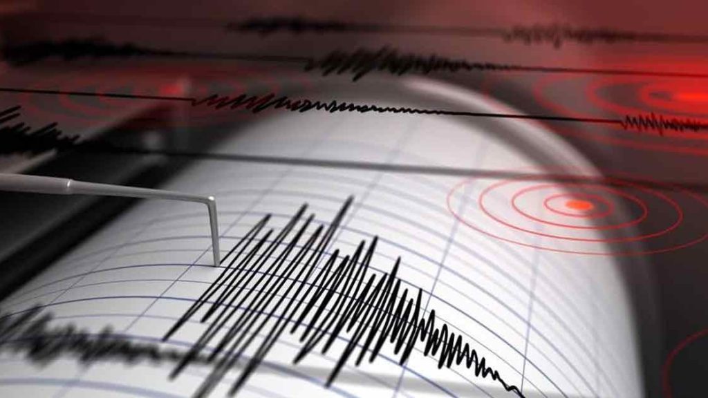 日本小笠原群岛附近海域发生6.9级地震