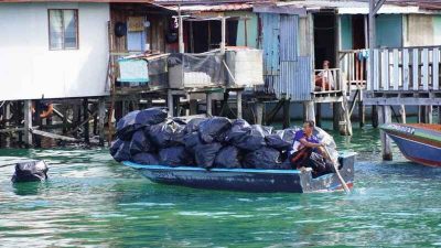 加雅实邦加岛民踊跃参与 2天收集56吨垃圾