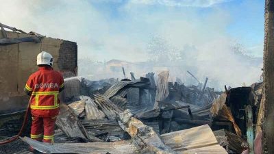 大火毁22木屋 百余村民失家园