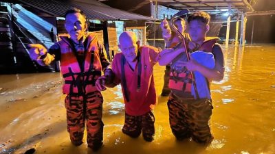 视频|豪雨来袭 霹三县水灾 灾黎人数达150人