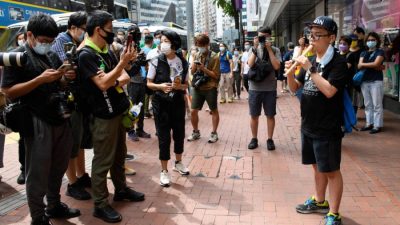 看世界|《愿荣光归香港》成香港第一首禁歌 律师：设为手机铃声或违法
