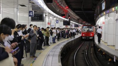 日本東京電車有人持刀！　兇手遭制伏