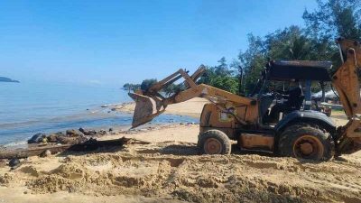 TAEDSB：季风致垃圾冲上岸 丹绒亚路海滩清理加重