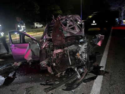 轿车撞上拖格罗里尾部   47岁男司机当场毙命