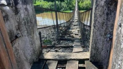 踏板破损不安全 斗亚兰1吊桥 重建