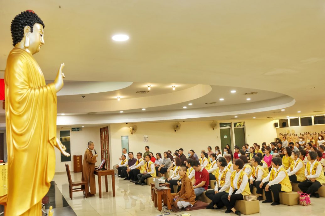 东：佛光山新马泰印教区总住持觉诚法师莅临关丹禅净中心，与150位信徒进行了一场深入心灵的开示。