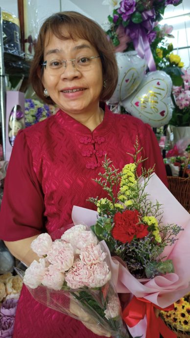 东：母亲节送花给女长辈成流行趋势，康乃馨仍是首选。