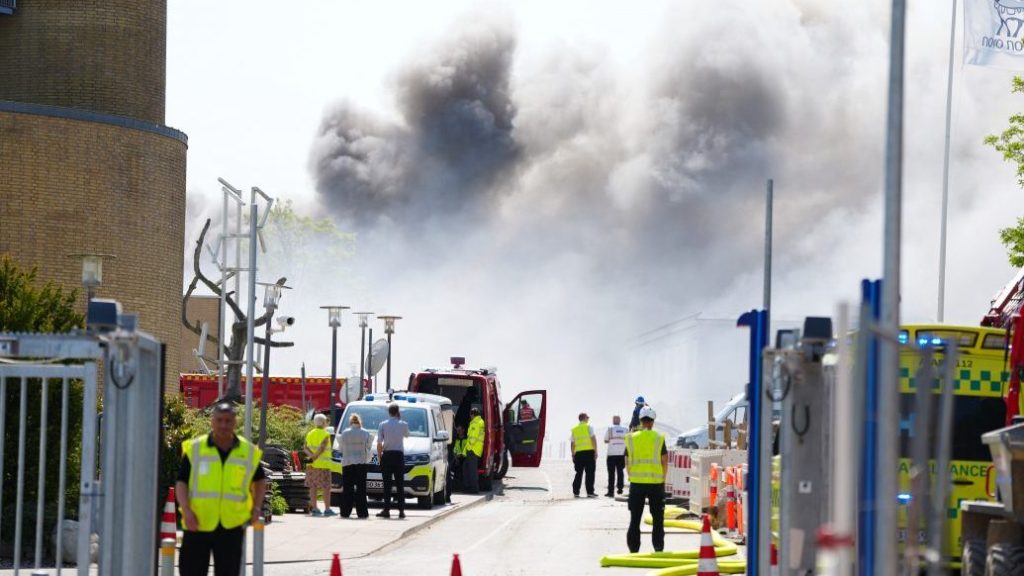 丹麦药厂巨头大火 百名消防员奋力灭火