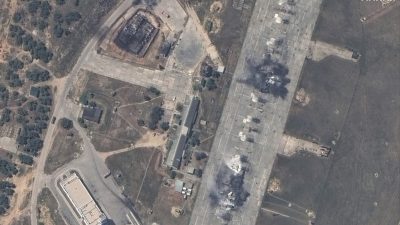 乌无人机大规模袭俄 克里米亚基地3战机被毁
