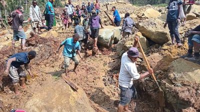 巴布亞新幾內亞大規模山崩 | 遇山崩遭活埋8小時  夫妻奇蹟獲救