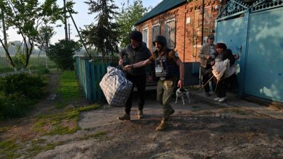 俄军突地面进攻 乌边境逾千人撤离
