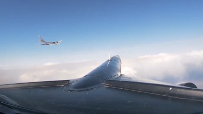 视频 | 俄核轰炸机靠近美国领空 F-16紧急升空拦截　空中对峙画面曝光