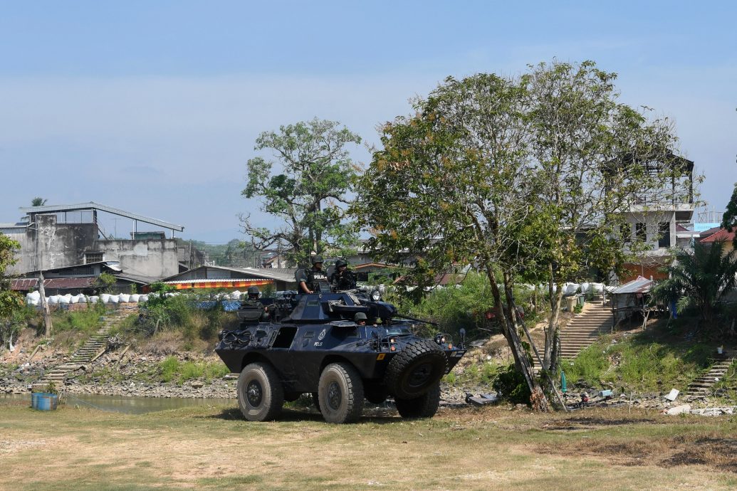全国／2名大马人昨晚在泰国南部陶公府孟县发生的一起爆炸案中受伤。