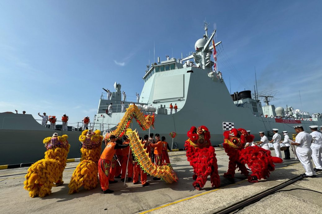 全国：中国海军第45批护航编队今日抵达巴生邮轮码头，欧阳玉靖亲自迎接