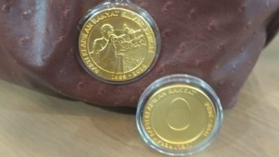 藍眼推出25週年紀念幣 錫幣120 金幣600