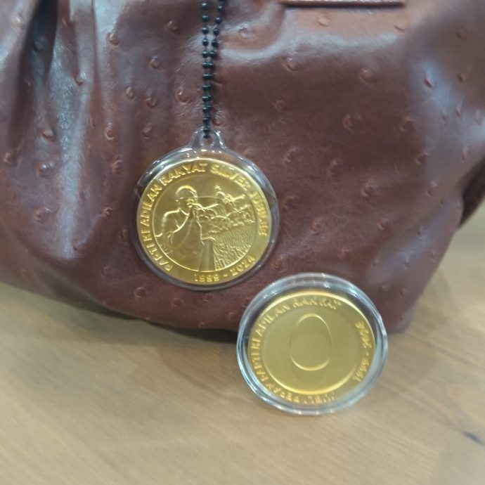 公正党推出25周年纪念币
锡币RM120 金币RM600