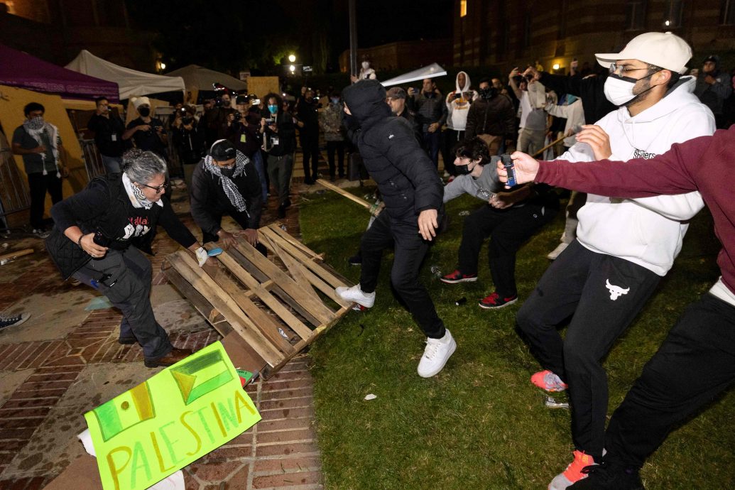加州大学亲以和亲巴示威者爆冲突15伤　周三停课