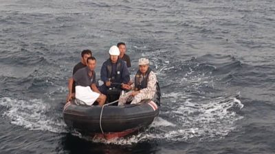 货轮撞沉印尼渔船  恶劣天气下 4获救1失踪