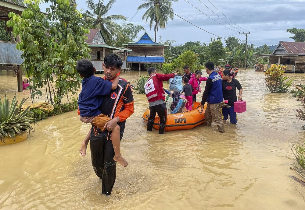 印尼苏拉威西发生洪水 15人死亡逾百人疏散